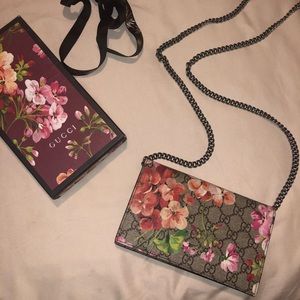 Gucci GG Blooms Supreme Chain Wallet